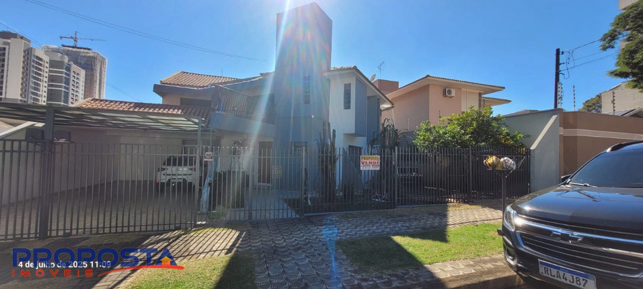 Sobrado à venda em Zona 08, Maringá — Portal Chave Fácil
