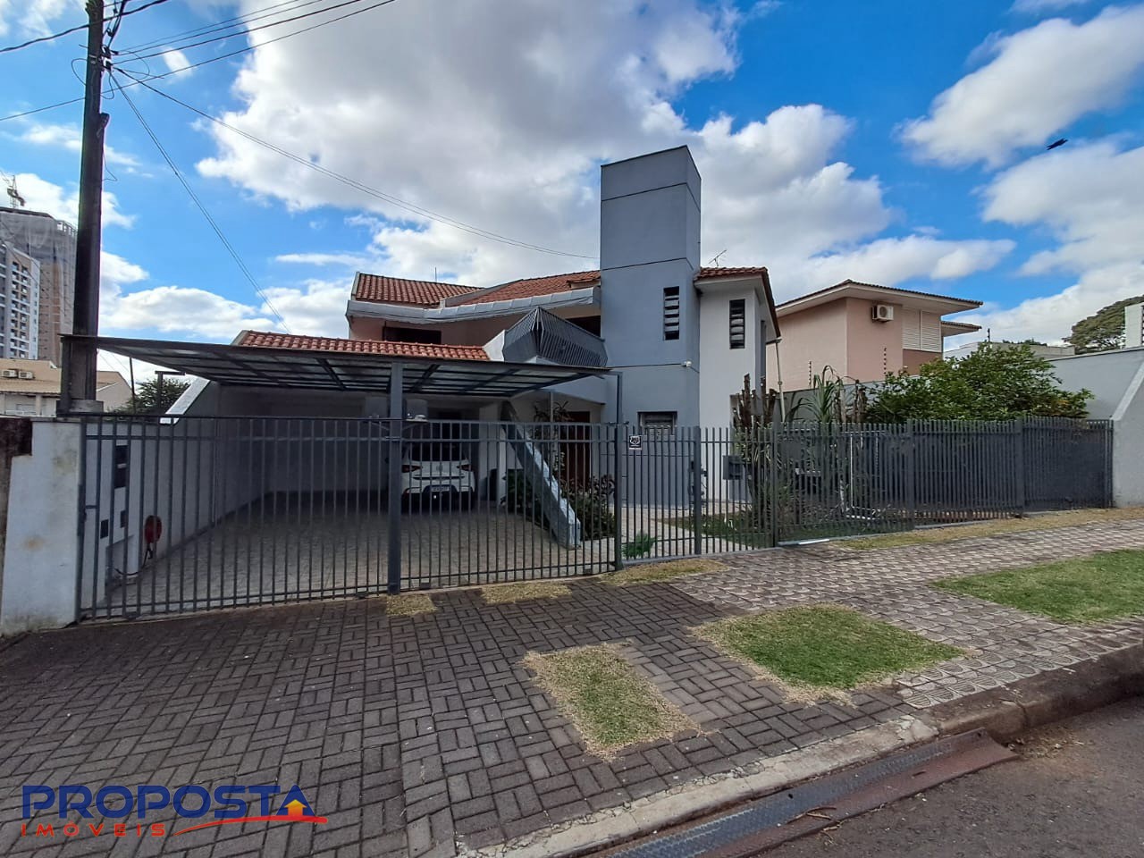 Sobrado à venda em Zona 08, Maringá — Portal Chave Fácil