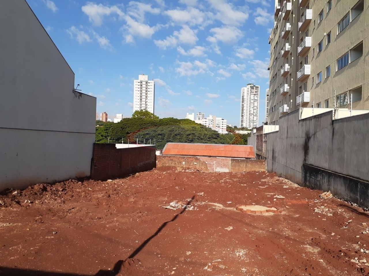 Terreno/Área à venda em Zona 08, Maringá — Portal Chave Fácil