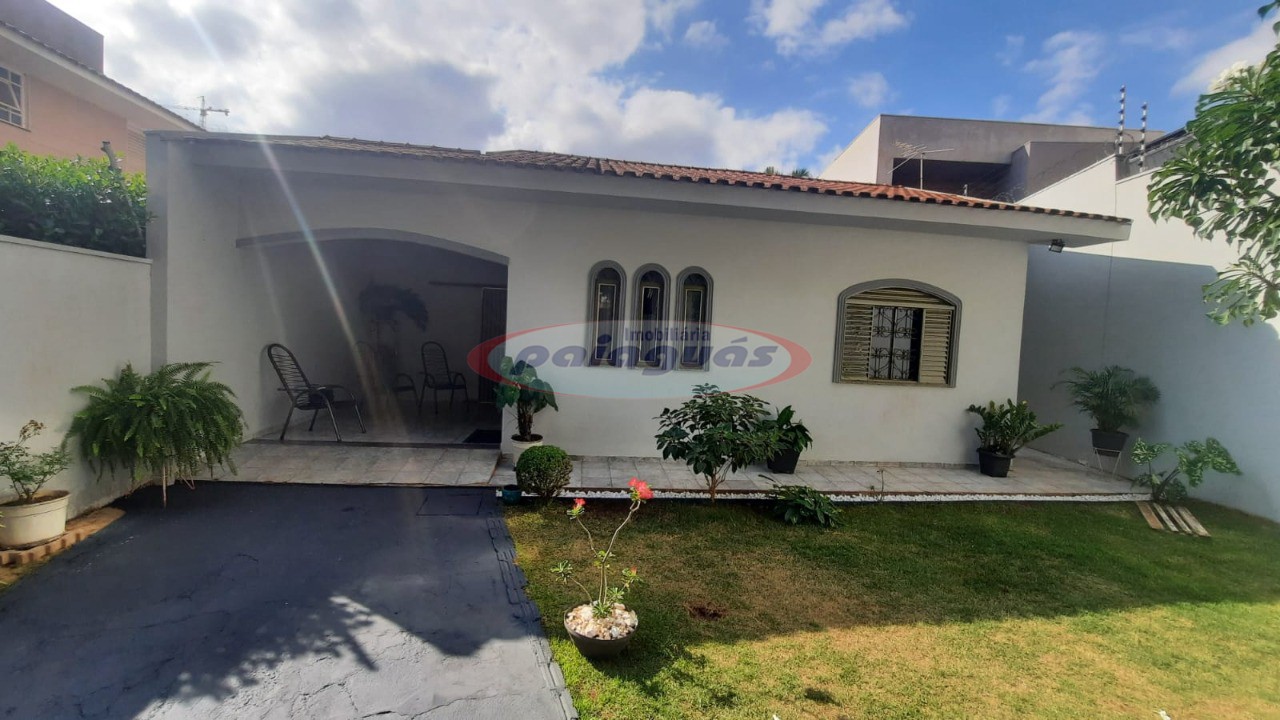 Casa à venda em Zona 08, Maringá — Portal Chave Fácil