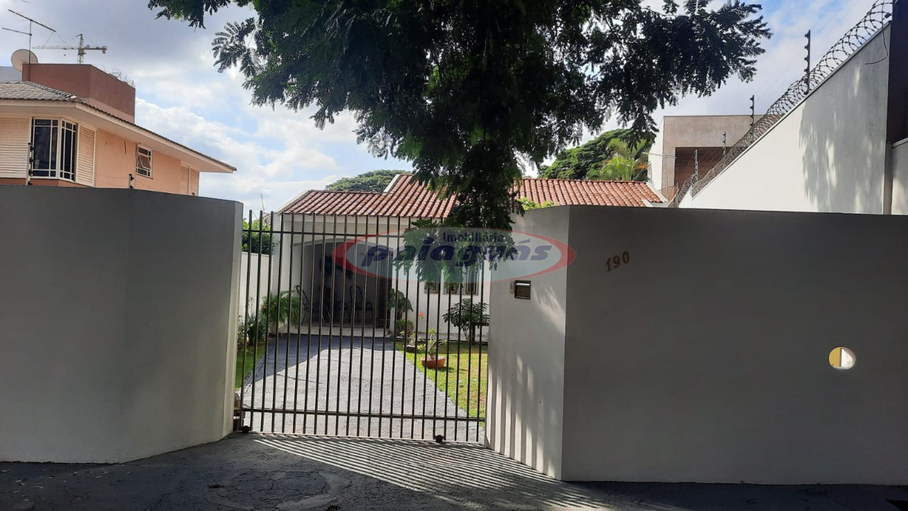 Casa à venda em Zona 08, Maringá — Portal Chave Fácil