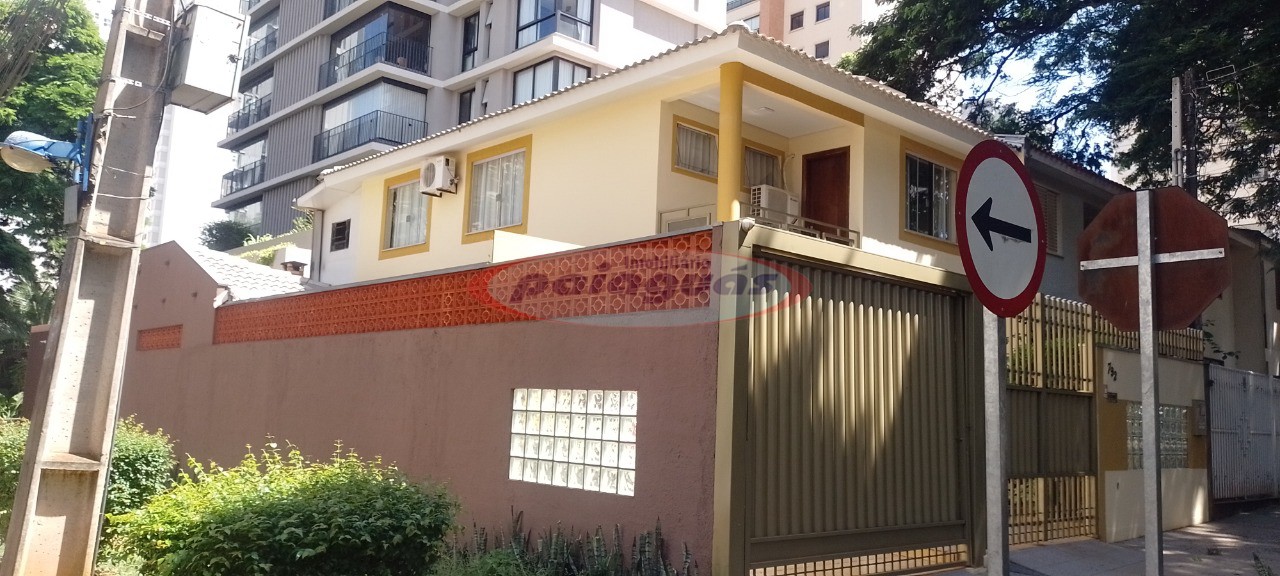 Sobrado à venda em Zona 03, Maringá — Portal Chave Fácil
