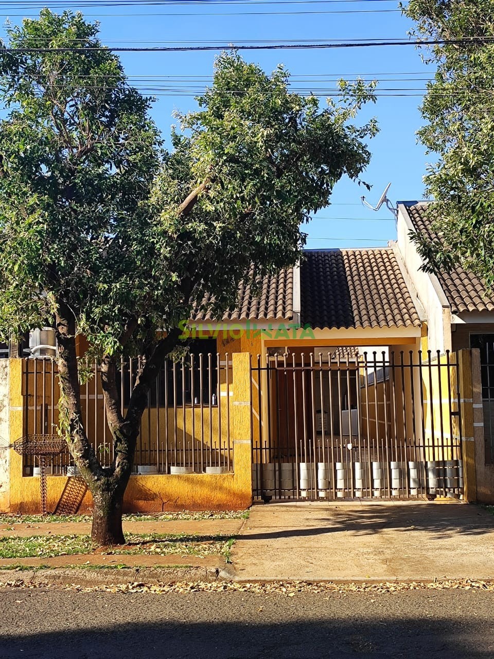 Casa à Venda - 3 Quartos (1 Suíte) Jardim Dias/ Maringá - PR