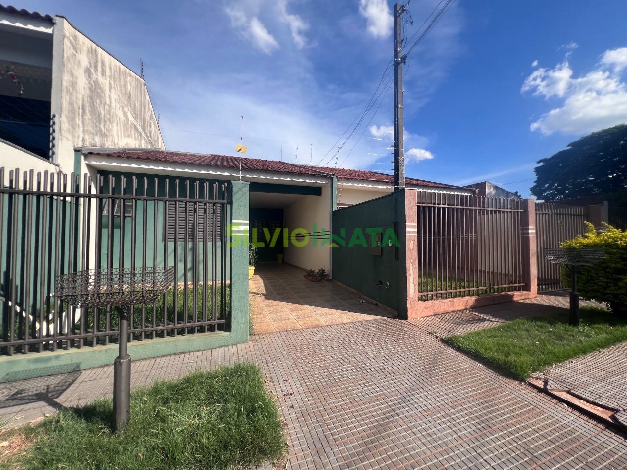 Casa Geminada à Venda no Parque Hortência em Maringá 3 Quartos (1 Suíte)
