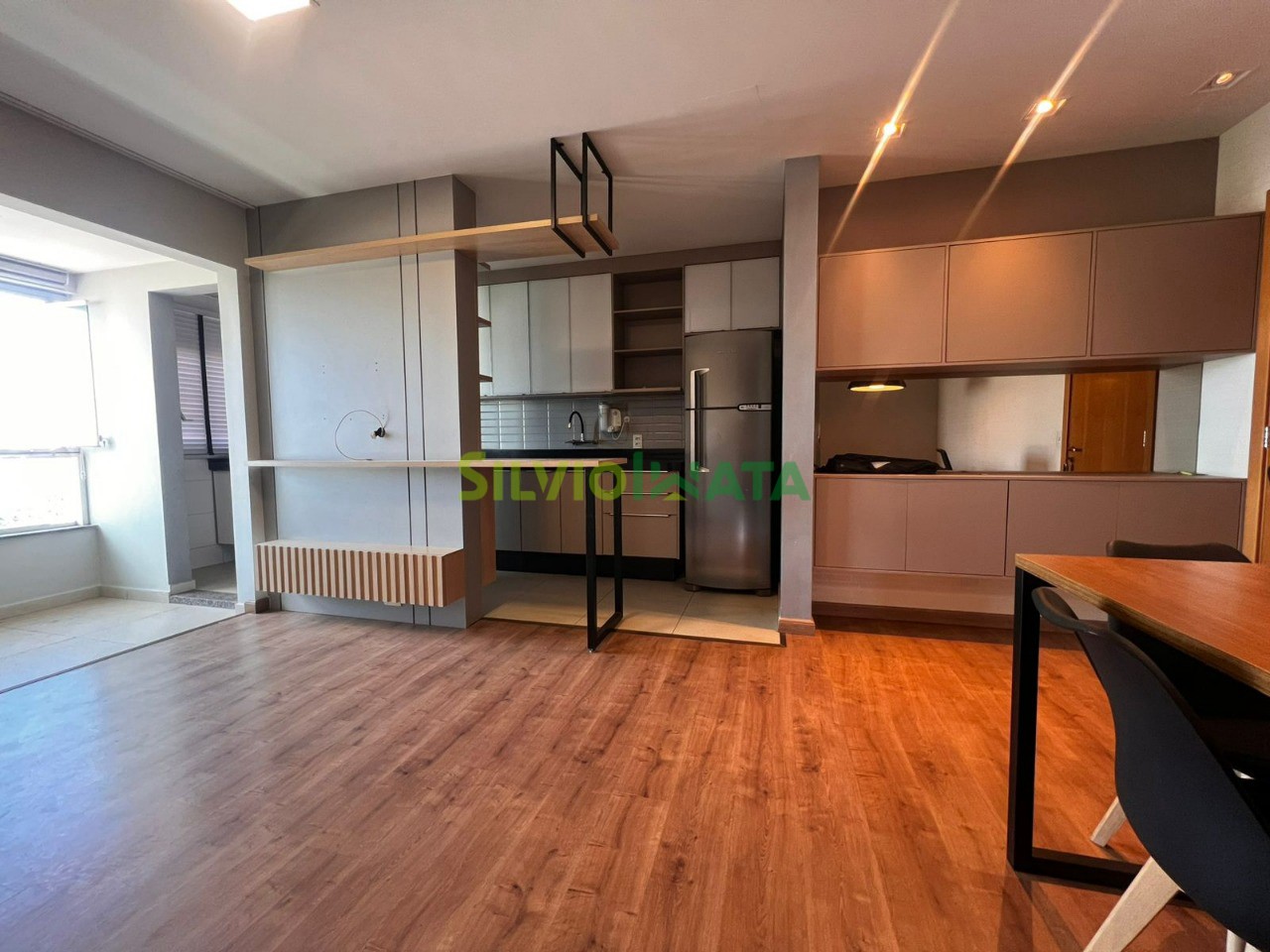 Apartamento a venda no condomínio EDIFÍCIO NYC na Zona 08 em Maringá Próximo à Unicesumar | 3 Dormitórios, Suíte e 2 Vagas de Garagem Paralela