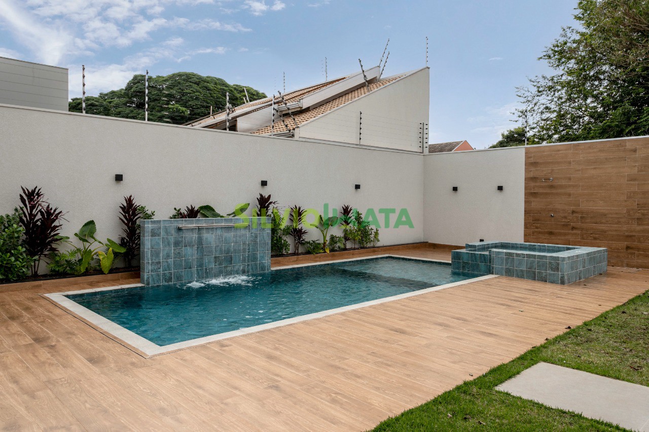 Sobrado à venda em Zona 04, Maringá — Portal Chave Fácil