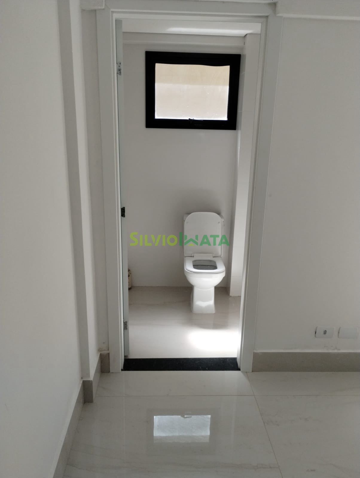 Sala/Conjunto Comercial à venda em Zona 05, Maringá — Portal Chave Fácil