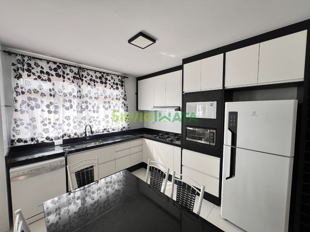 Apartamento para alugar em Zona 07, Maringá — Portal Chave Fácil
