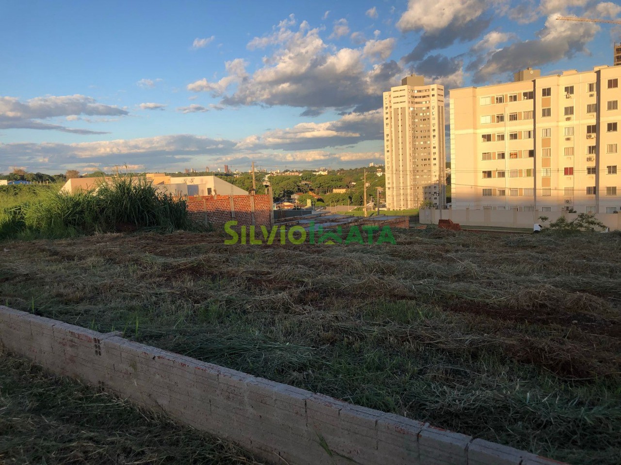Terreno/Área à venda em Jardim Das Estações, Maringá — Portal Chave Fácil