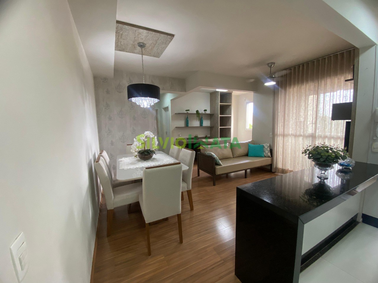 APARTAMENTO MOBILIADO + SACADA COM CHURRASQUEIRA | 2 QUARTOS (1 SUÍTE COM CLOSET) | SOLARIS RESIDENCE CLUB