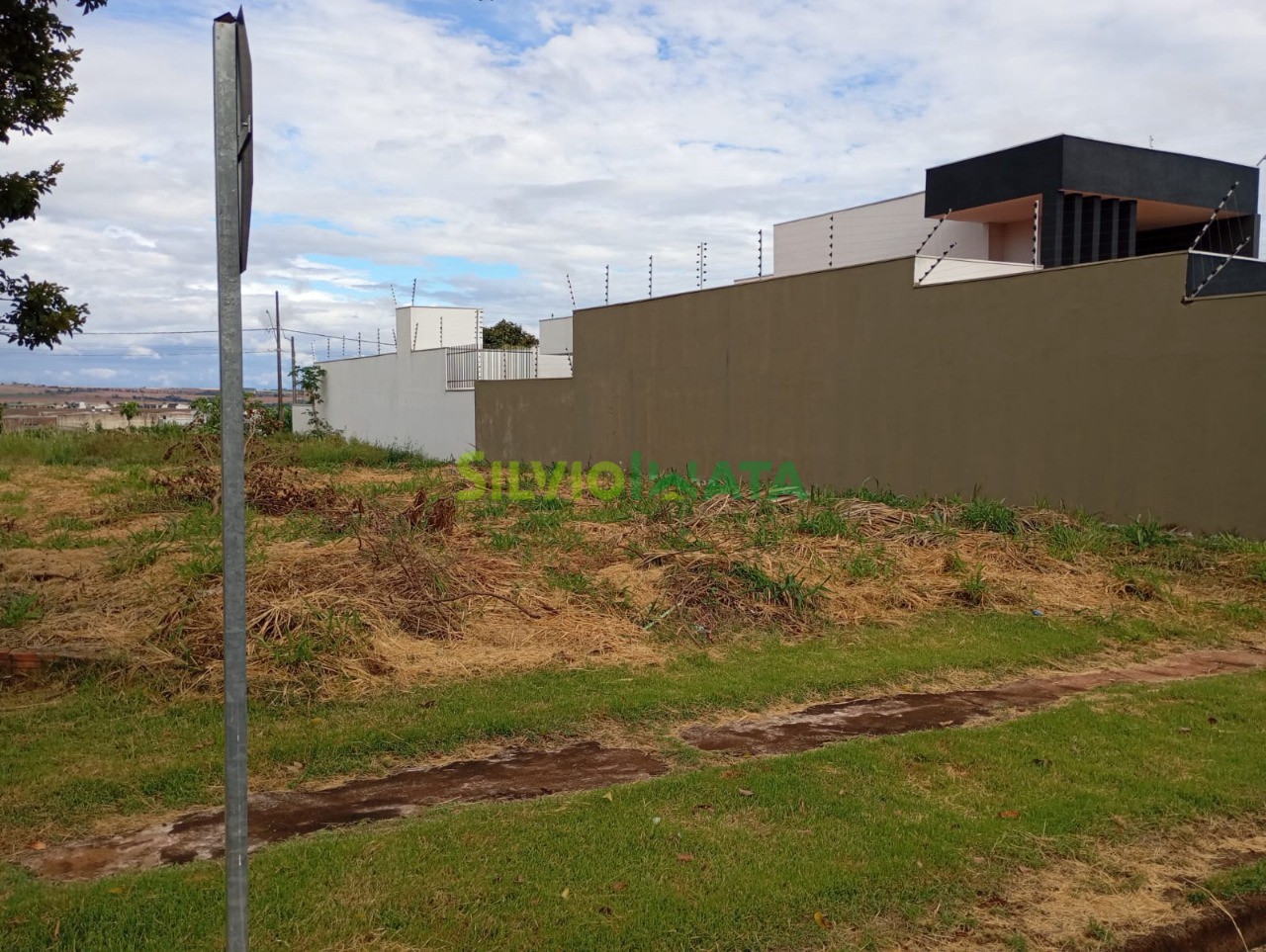 Terreno/Área à venda em Jardim Oriental, Maringá — Portal Chave Fácil
