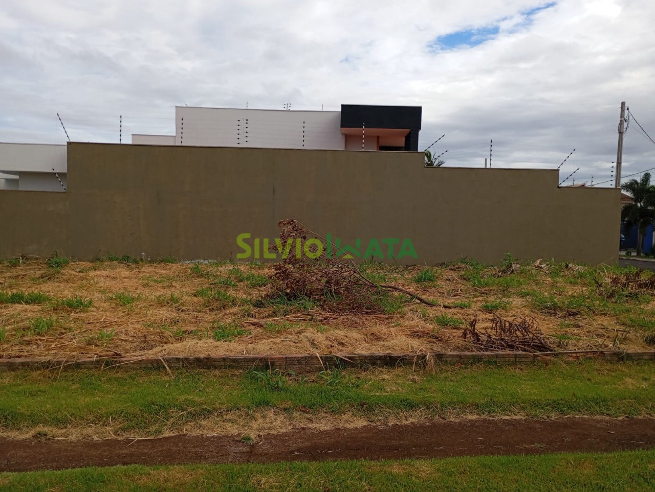Terreno/Área à venda em Jardim Oriental, Maringá — Portal Chave Fácil