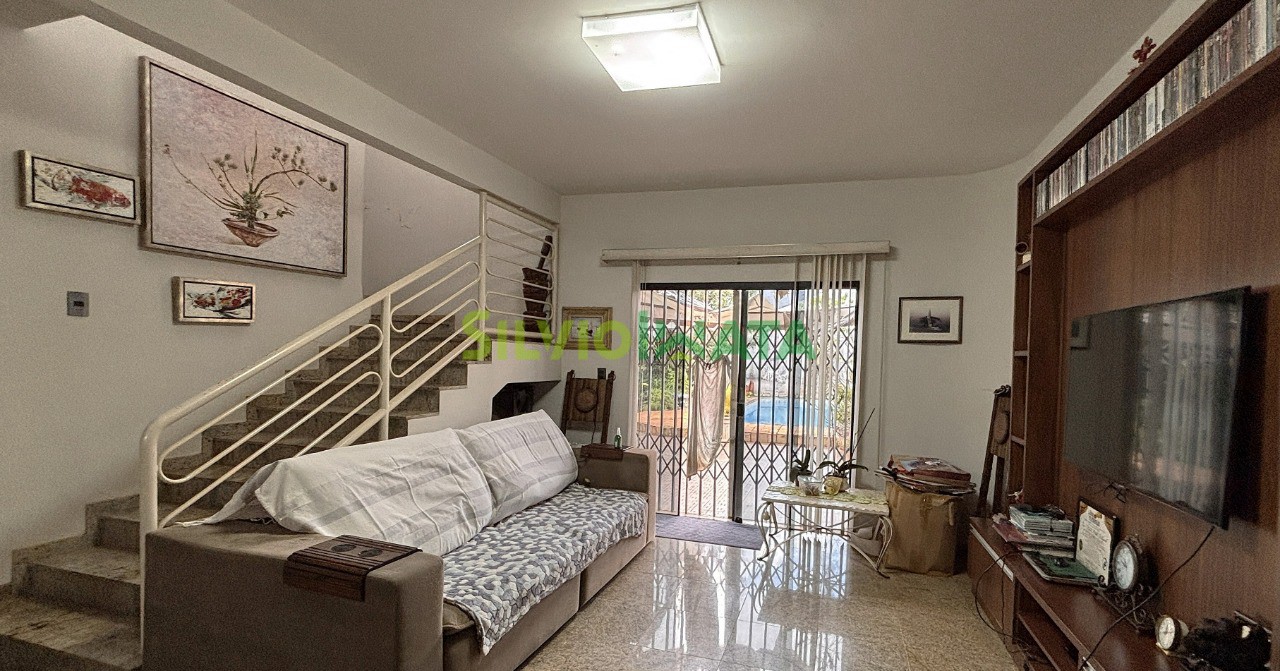 Sobrado à venda em Zona 08, Maringá — Portal Chave Fácil