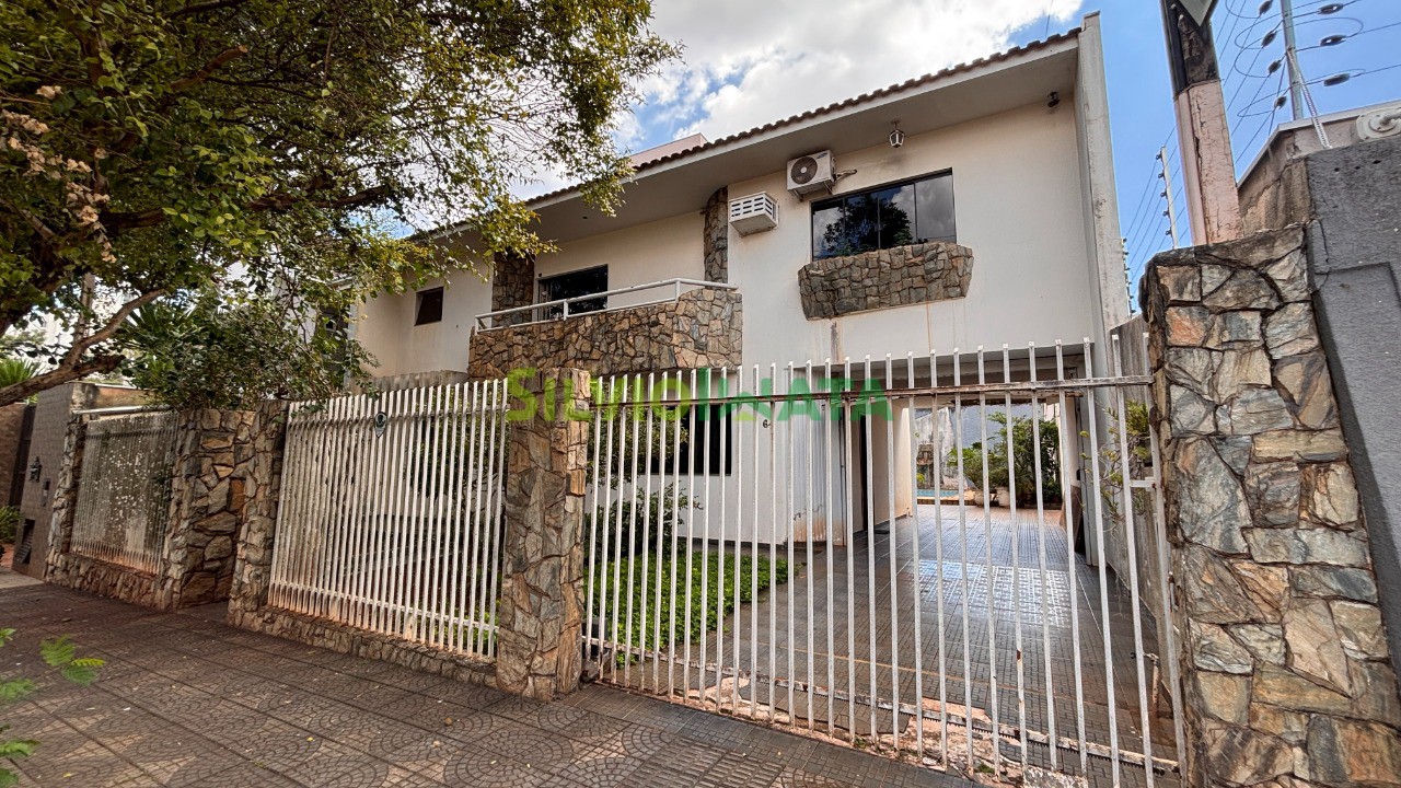 Sobrado à venda em Zona 08, Maringá — Portal Chave Fácil
