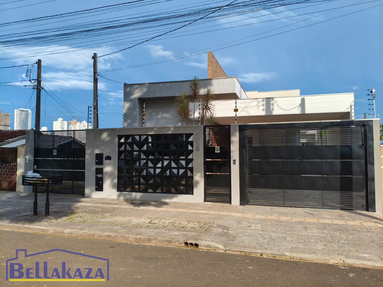 Casa à venda em Zona 08, Maringá — Portal Chave Fácil