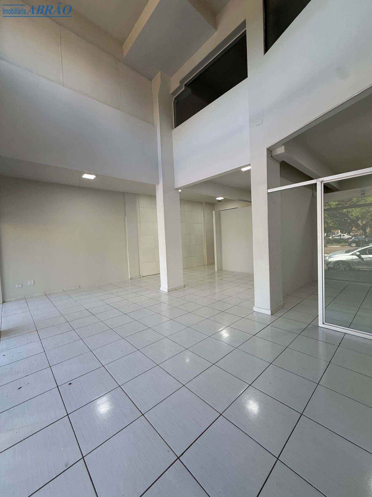 Ponto Comercial/Loja para alugar em Zona 07, Maringá — Portal Chave Fácil